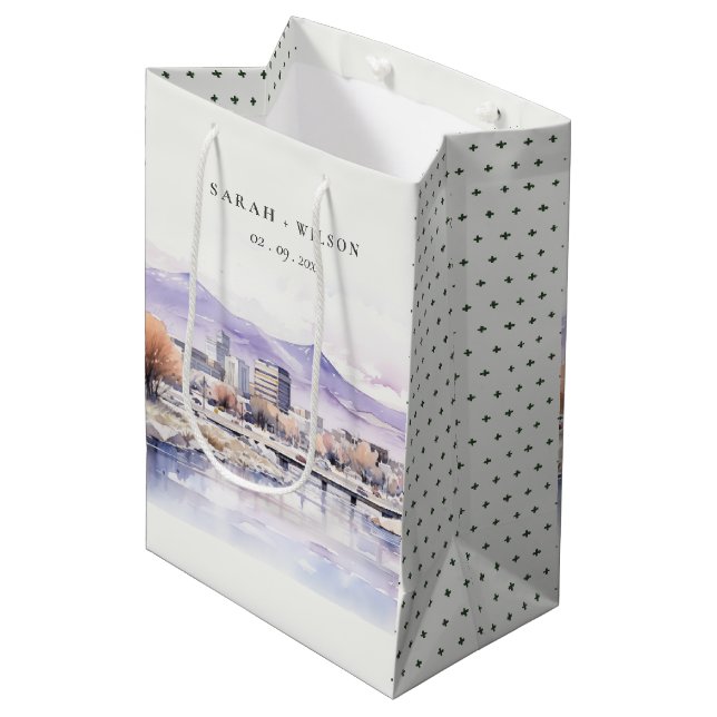 Sacola Para Presentes Média Boise, Idaho Watercolor Landscape Wedding (Frente inclinada)