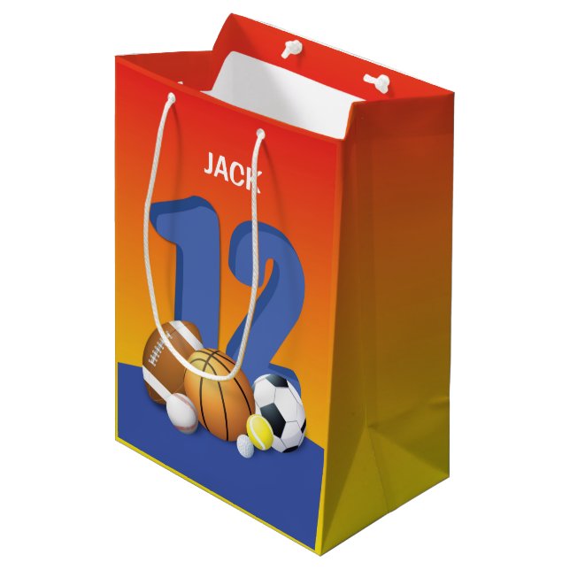 Sacola Para Presentes Média Bolas de Esportes de Aniversário 12 (Frente inclinada)