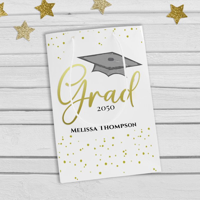 Sacola Para Presentes Média Boné de Script de Graduação Dourada de Formando (Criador carregado)