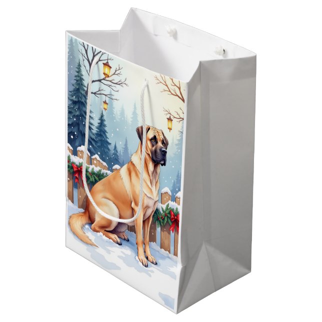 Sacola Para Presentes Média Bullmastiff Winter Forest Holly Christmas Art (Frente inclinada)