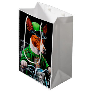 Sacola Para Presentes Média Cão Basenji pilotando bicicleta no Dia de São Patr