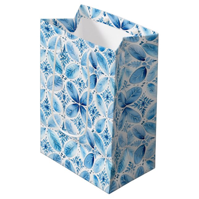 Sacola Para Presentes Média Chá de panela Floral Batik Branco Azul (Frente inclinada)