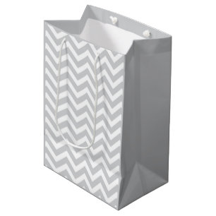 Sacola Para Presentes Média Cinza e Branco Chevron Grosso V1 de Casamento Aniv