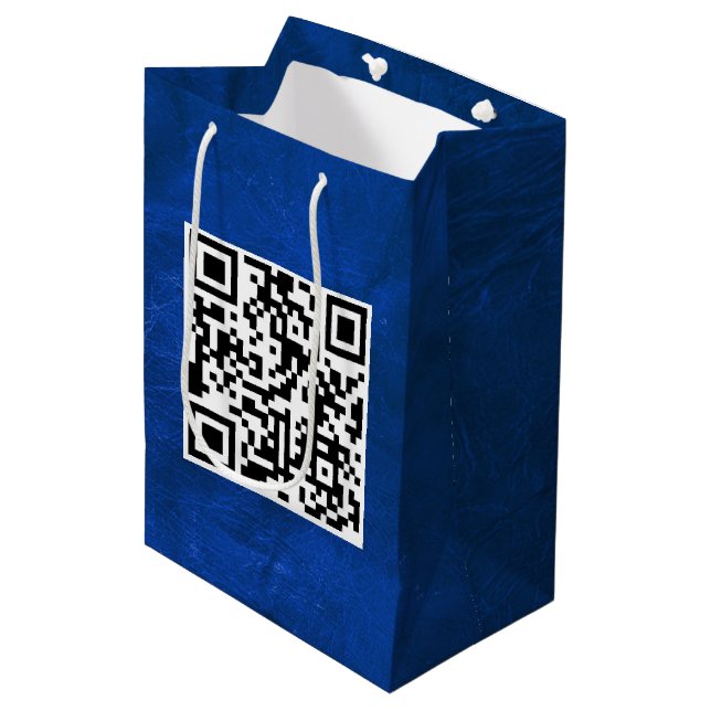 Sacola Para Presentes Média Código QR de Aniversário em Couro Azul (Frente inclinada)