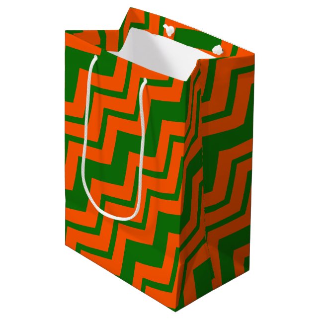 Sacola Para Presentes Média Desenho de Ziguezague Chevron Verde Laranja  (Frente inclinada)