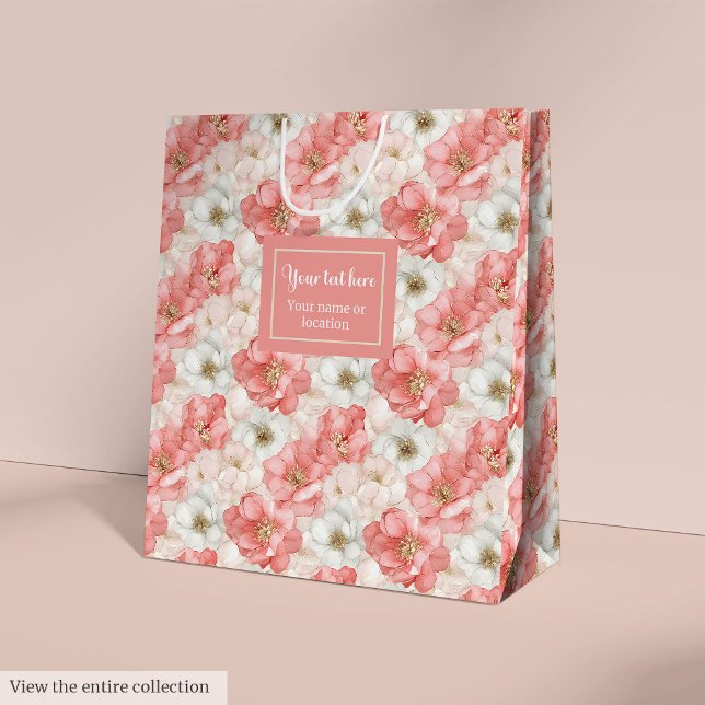 Sacola Para Presentes Média Elegant pink flowers and gold monogram gift bag (Elegant pink flowers and gold monogram gift bag wrap)
