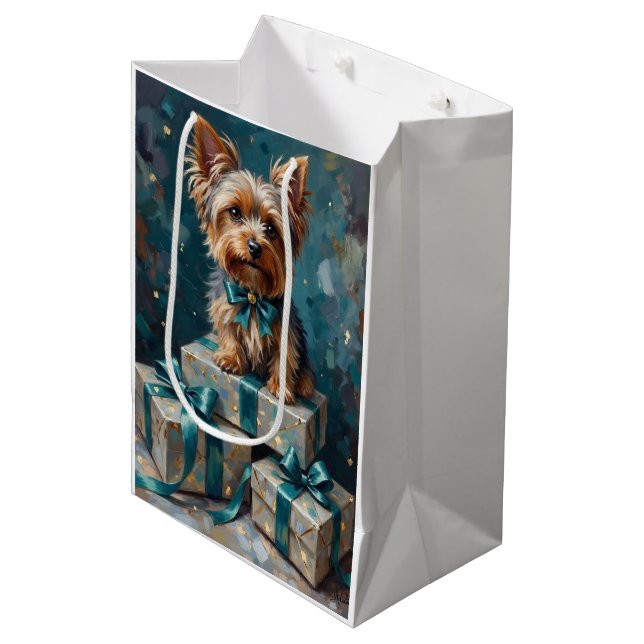 Sacola Para Presentes Média Elegant Yorkshire Terrier Dog Holiday Gift Stack (Frente inclinada)