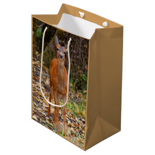Sacola Para Presentes Média Engraçado jovem Blacktail Deer sorri para o fotógr