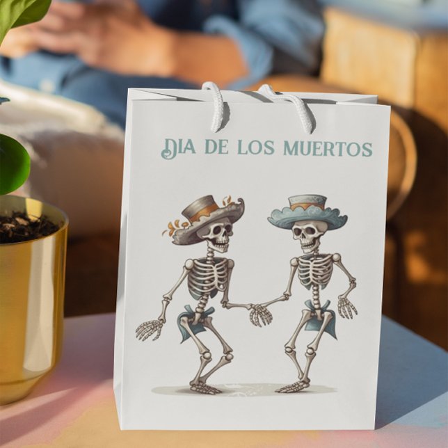 Sacola Para Presentes Média Esqueletos dançarinos do Dia de los Muertos person (Criador carregado)
