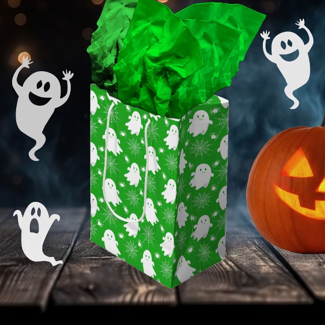 Sacola Para Presentes Média Fantasmas bonitos | Aranhas | Spider Webs Hallowee (Cute Ghosts | Spiders | Spider Webs Halloween Green and White Gift Bag)