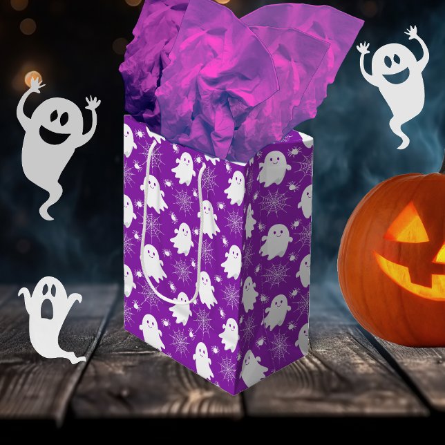 Sacola Para Presentes Média Fantasmas bonitos | Aranhas | Spider Webs Hallowee (Cute Ghosts | Spiders | Spider Webs Halloween Purple and White Gift Bag)