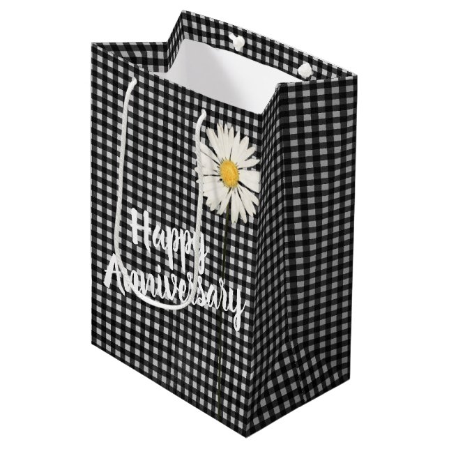 Sacola Para Presentes Média Feliz Aniversário Daisy Sobre Gingham Medium Gift  (Frente inclinada)