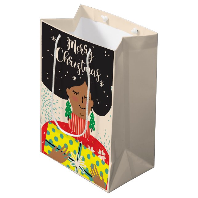 Sacola Para Presentes Média Feliz Natal, Mulher Negra, Suéter Brilhante Presen (Frente inclinada)