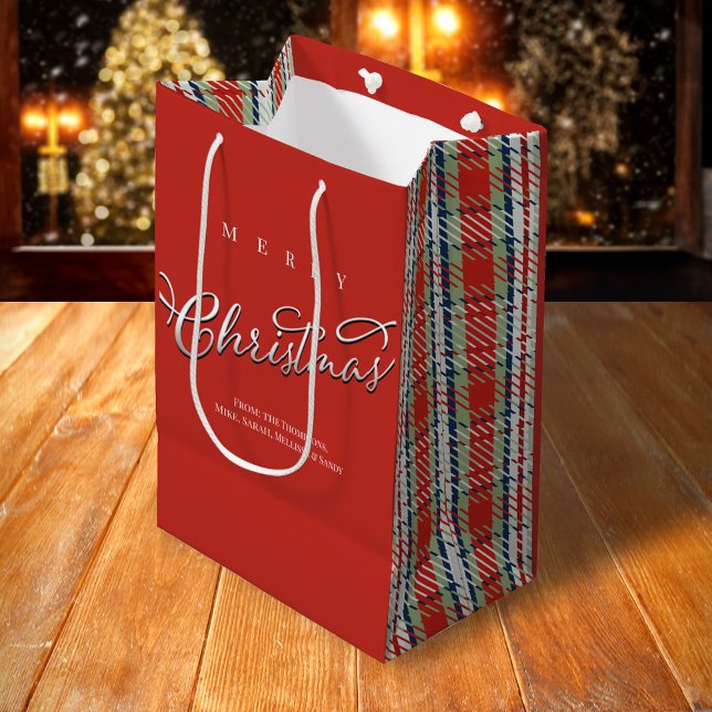 Sacola Para Presentes Média Feliz Natal - Script de Caligrafia - Xadrez Vermel (Merry Christmas holiday red and green plaid pattern gift bag.)