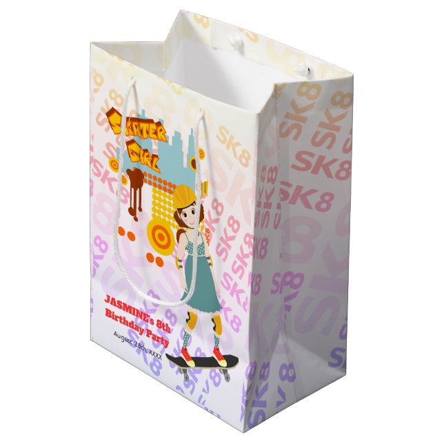 Sacola Para Presentes Média Festa de aniversário de diversão do Skater Park (Frente inclinada)