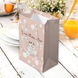 Sacola Para Presentes Média Fita Rosa Pastel e Branco Desligado e Coelho Gêmeo