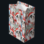 Sacola Para Presentes Média French Papais noeis Squad Christmas<br><div class="desc">Junte-se ao Esquadrão de Papais noeis Franceses e dê seus presentes no estilo pw-some! Nossos sacos de presentes de Natal apresentam adoráveis cachorros de Bulldog Franceses doando chapéus de Papai Noel,  adicionando uma dose extra de beleza aos seus presentes de Natal. Divirtam alegria e o francês adoram este feriado!</div>