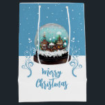 Sacola Para Presentes Média Glass Snowball Winter Village Blue Merry Christmas<br><div class="desc">Vidro Festivo Aldeia de inverno Snowball Planta Subindo Feriado Feliz de Natal Sag. O conto de fadas se casa no inverno com neve e belos flocos de neve. Lindas plantas brancas e azuis escalando. Um desejo Feliz de Natal em um roteiro de tendências. Você pode mudar qualquer texto na bolsa....</div>