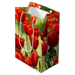 Sacola Para Presentes Média Grande campo de tulipas vermelhas
