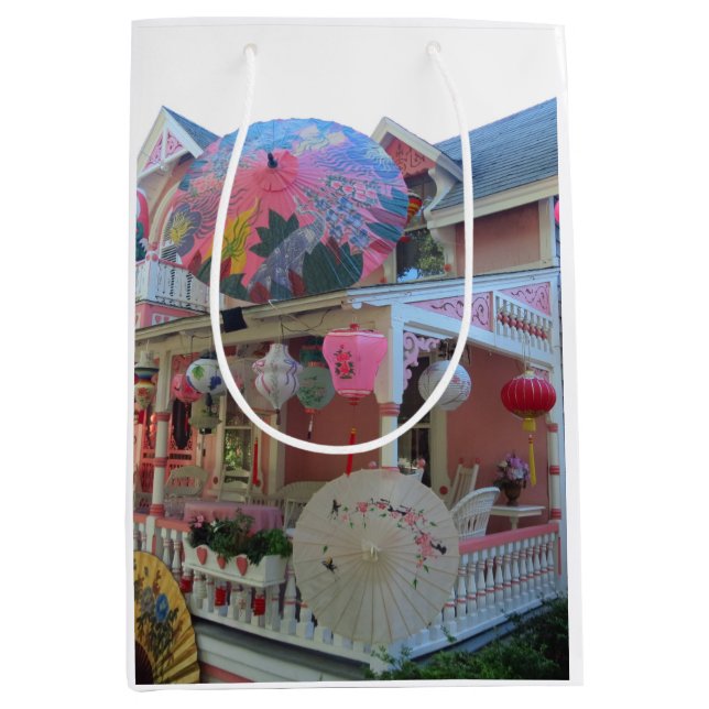 Sacola Para Presentes Média Grande Iluminação a Rosa - O Vinho de Martha (Frente)