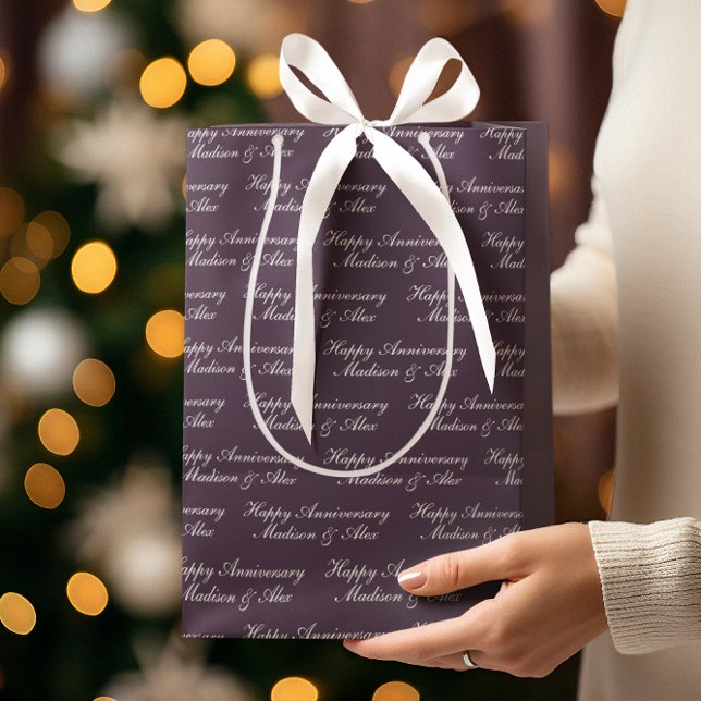 Sacola Para Presentes Média Happy Anniversary Script with Name Plum (Criador carregado)