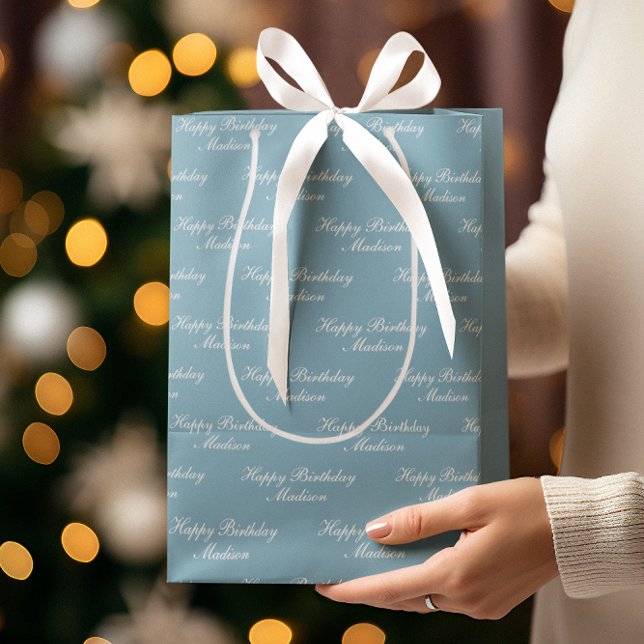 Sacola Para Presentes Média Happy Birthday Script Name Dusty Blue (Criador carregado)