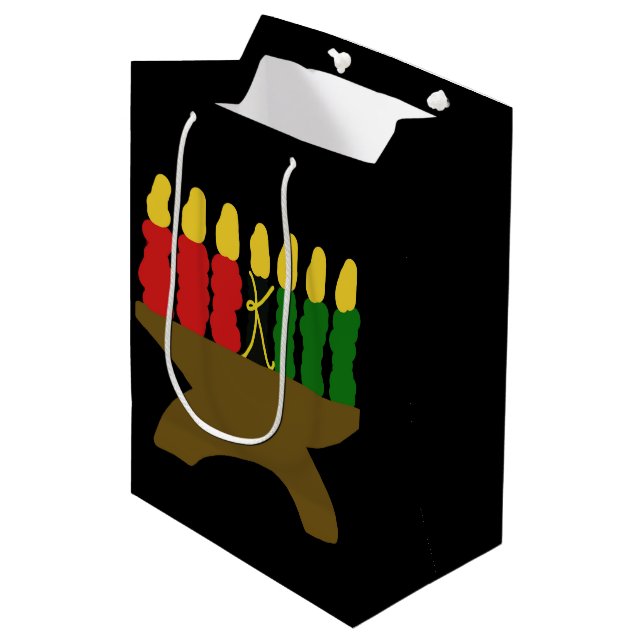 Sacola Para Presentes Média Kwanzaa Candle Design (Frente inclinada)