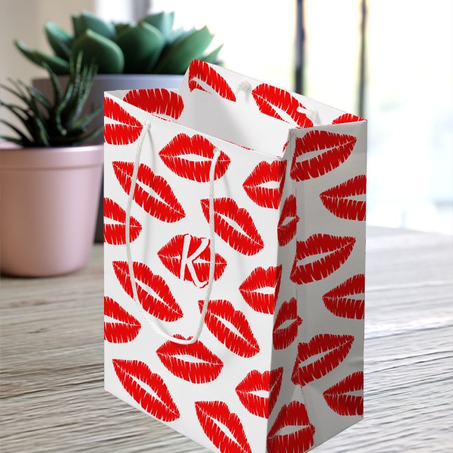 Sacola Para Presentes Média Lipstick Kiss Padrão Vermelho e Branco Monograma (Lots of lovely lipstick kisses on this gift bag with space for your initial)