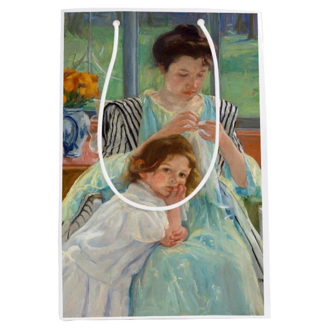 Sacola Para Presentes Média Mary Cassatt - Jovem Mãe costurando (Frente)