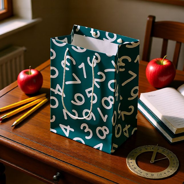 Sacola Para Presentes Média Números Azul-Verde e Branco – Professor de Matemát (Teal & White Numbers – Fun Math Teacher Medium Gift Bag)