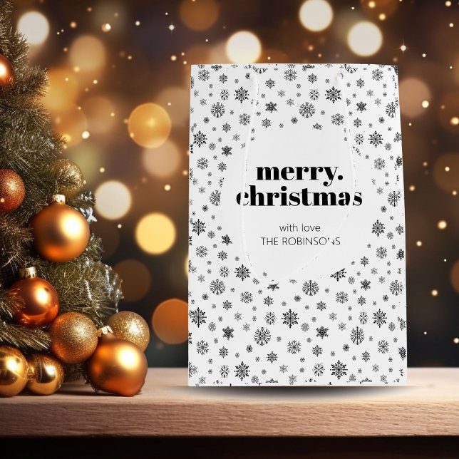 Sacola Para Presentes Média Padrão de Neve Preto e Branco Feliz Natal (Christmas holiday snowflake pattern gift bag)