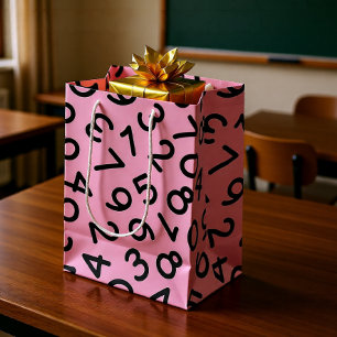 Sacola Para Presentes Média Padrão de Números Rosa – Design de Matemática Fofo