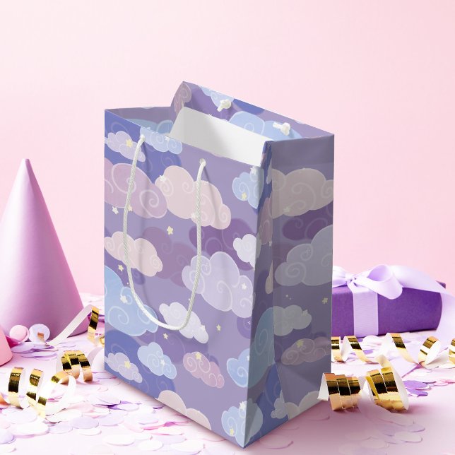 Sacola Para Presentes Média Padrão de Nuvens e Estrelas de Pastel Whimsical (Whimsical Clouds Gift Bag)