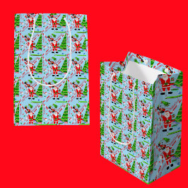 Sacola Para Presentes Média Papai Noel jogando golfe pela árvore de Natal