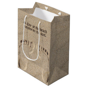 Sacola Para Presentes Média Pegadas na areia com citação de praia