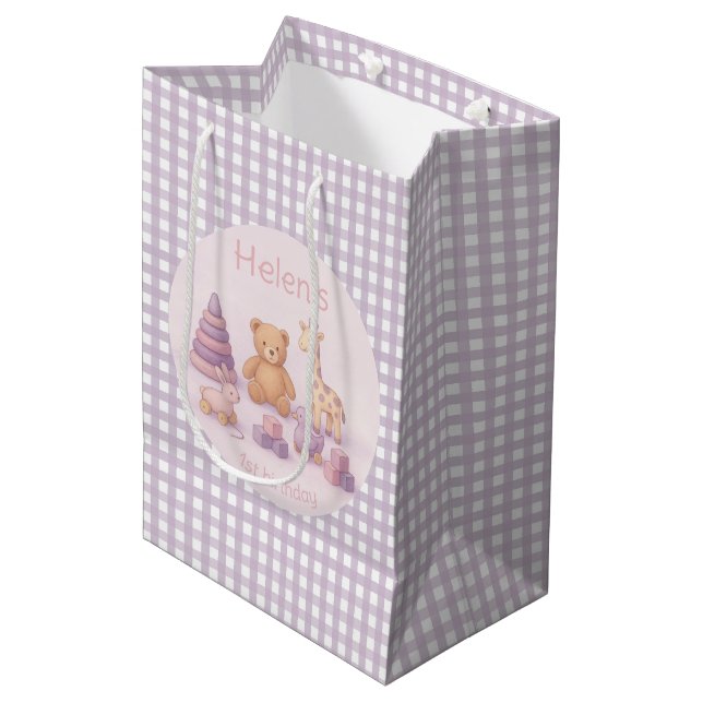 Sacola Para Presentes Média Personalized Lavender Gingham 1st Birthday  (Frente inclinada)
