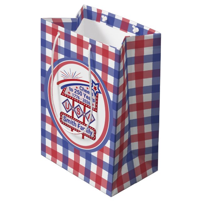 Sacola Para Presentes Média Personalized USA 250–Patriotic Retro Marquee (Verso inclinado)