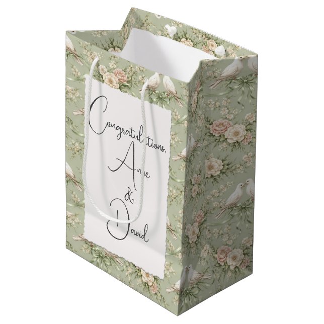 Sacola Para Presentes Média Pombas de Casamento Com Nomes Personalizados (Frente inclinada)