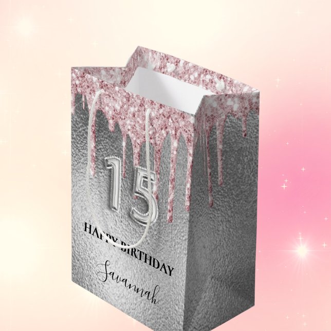 Sacola Para Presentes Média Quinceanera, relva prateada, goteja monograma rosa (Criador carregado)