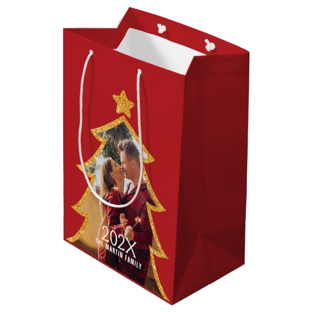 Sacola Para Presentes Média Red Shiny Christmas Tree Personalized Photo (Verso inclinado)