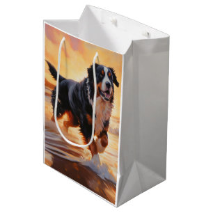 Sacola Para Presentes Média Sandy Paws Bernese Mountain Dog em Beach Sunset
