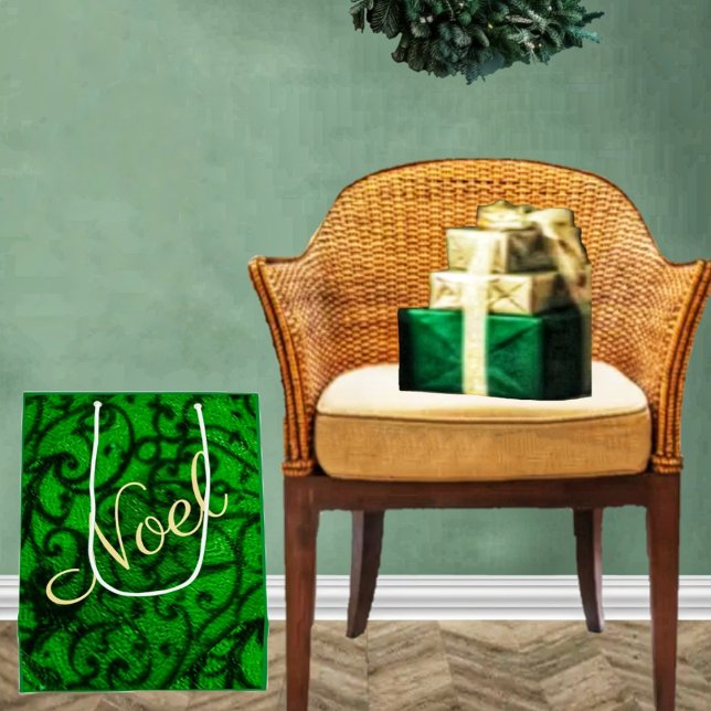 Sacola Para Presentes Média Scrollwork Green Gift Bag (This lovely gift bag, is perfect for carrying your carefully, wrapped presents!)