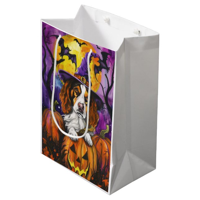 Sacola Para Presentes Média Spooky Brittany Spaniel Halloween Witch Pumpkin (Frente inclinada)