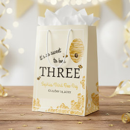 Sacola Para Presentes Média Sweet To Bee Three Third Birthday Bees Honeycomb
