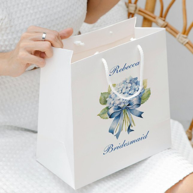 Sacola Para Presentes Média Trendy Blue Hydrangea Bridesmaid Proposta (Blue Hydrangea Bouquet Bridesmaids Gift Bag)