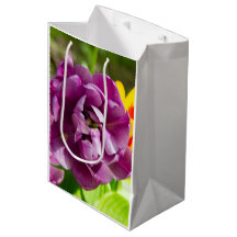 Tulipas lilás num dia ensolarado