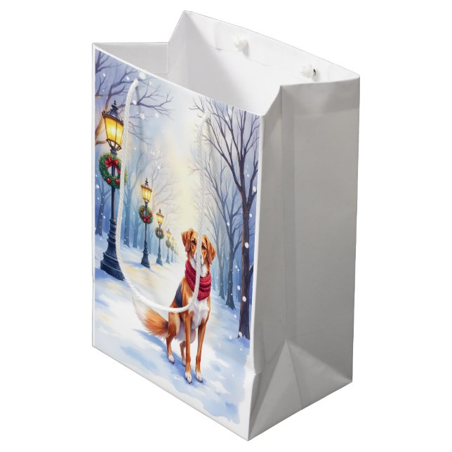 Sacola Para Presentes Média Watercolor American Foxhound Snowy Lamppost (Frente inclinada)