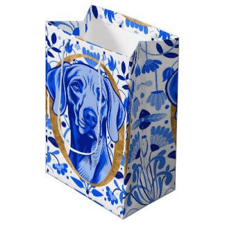 Sacola Para Presentes Média Weimaraner espiando através da letra "O" em Ouro