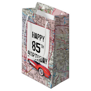 Sacola Para Presentes Pequena 85.º Aniversário - Retro Corvette no Mapa