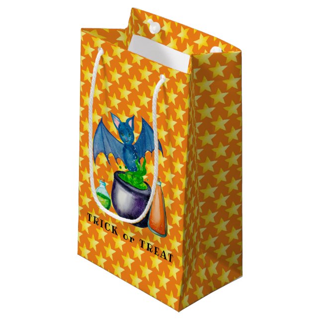 Sacola Para Presentes Pequena Bat and Bubbling Cauldron Gift Bag (Frente inclinada)